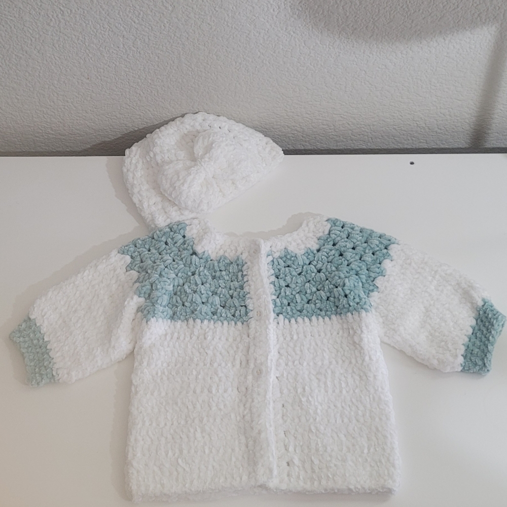 Crochet beautiful sweater and hat with Baby Velvet yarn. - Picture 5 of 7